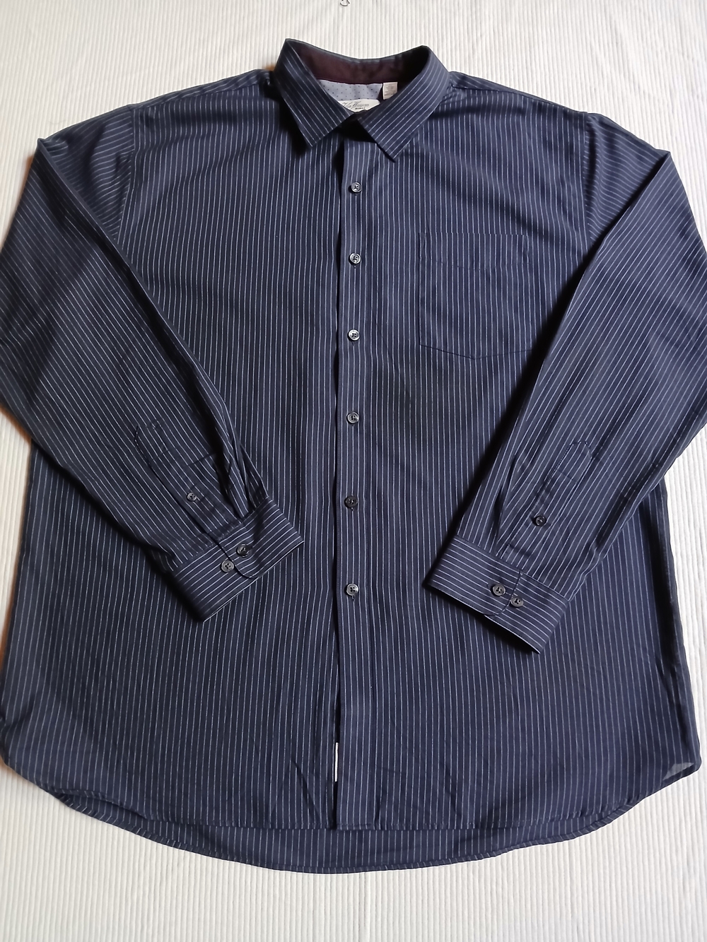 Van Heusen Classic Dress Shirt Mens XL 17-17.5 Blue Long Sleeve Button Up